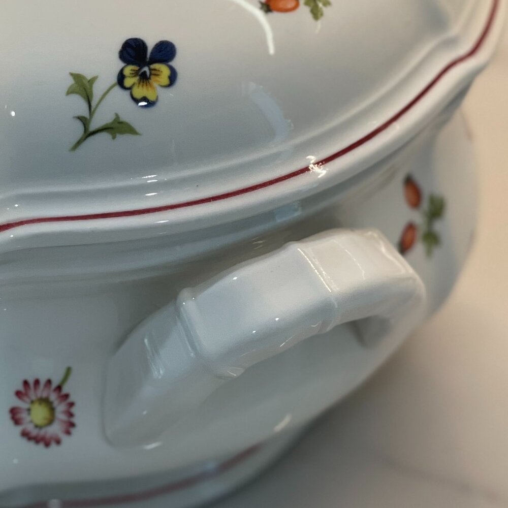 Villeroy and Boch Petite Fleur Covered Serving Dish - Picture 3 of 10